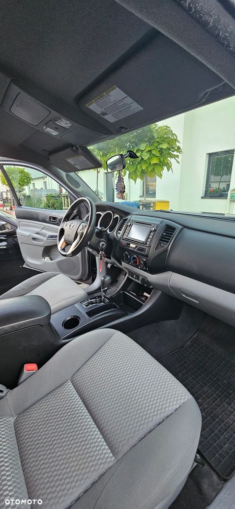 Toyota Tacoma - 17