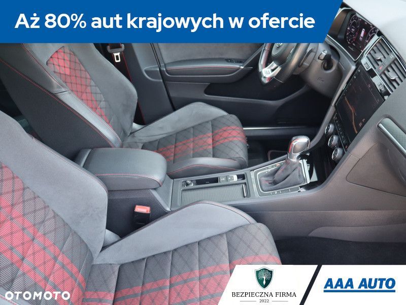 Volkswagen Golf - 10