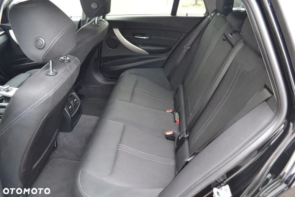 BMW Seria 3 318i - 17