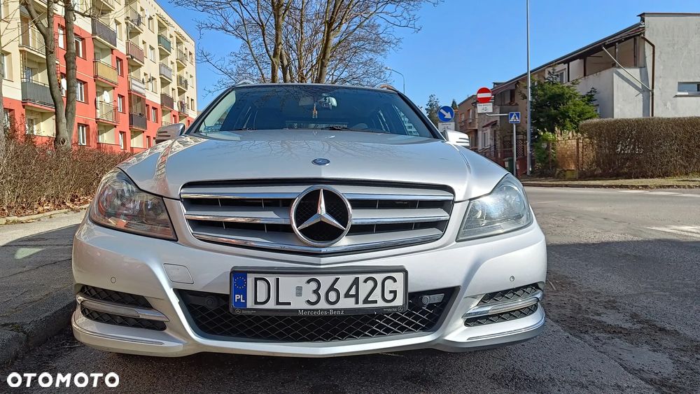 Mercedes-Benz Klasa C 180 CGI BlueEFFICIENCY Avantgarde - 9