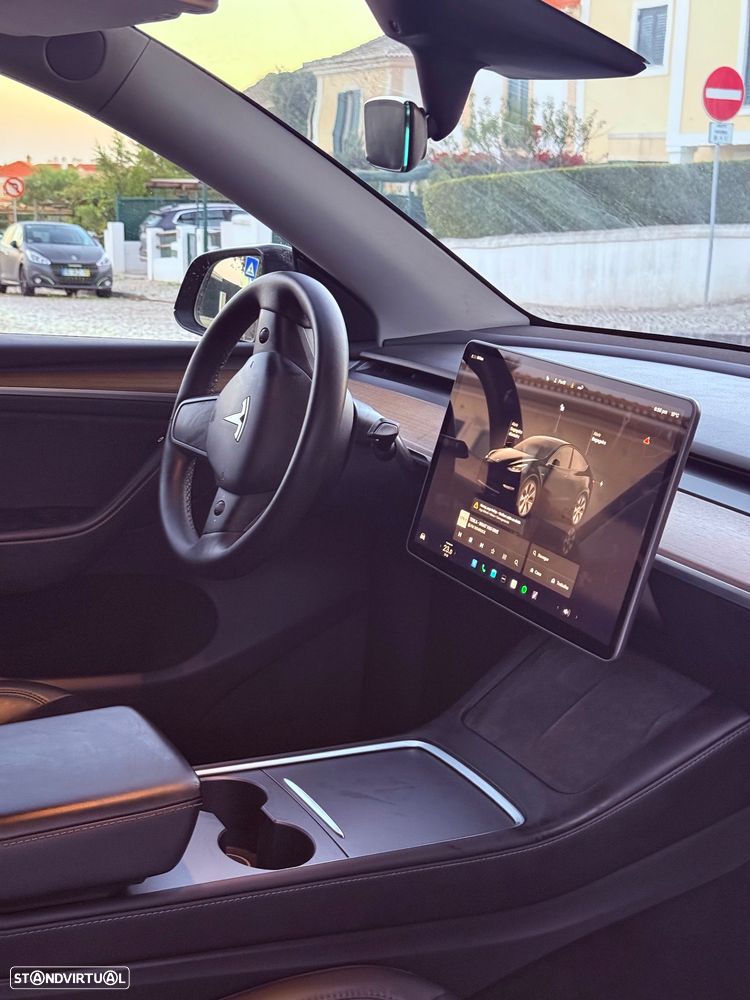 Tesla Model Y Long Range Dual Motor AWD - 39