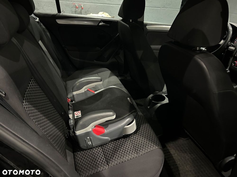 Volkswagen Golf - 11