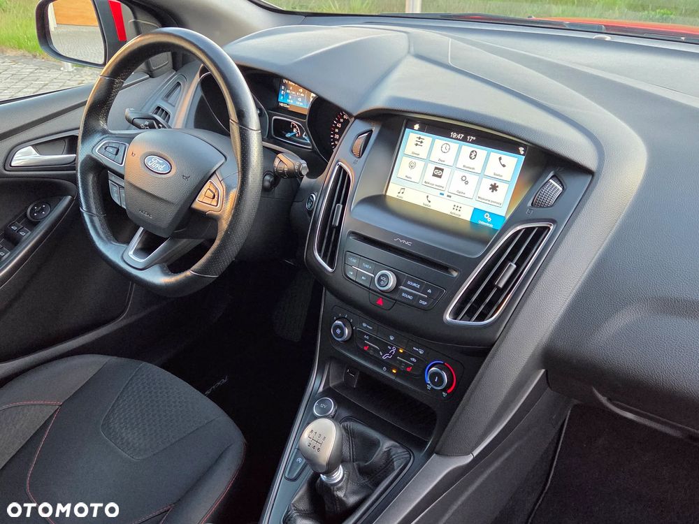 Ford Focus 1.0 EcoBoost Start-Stopp-System ST-LINE DESIGN - 23
