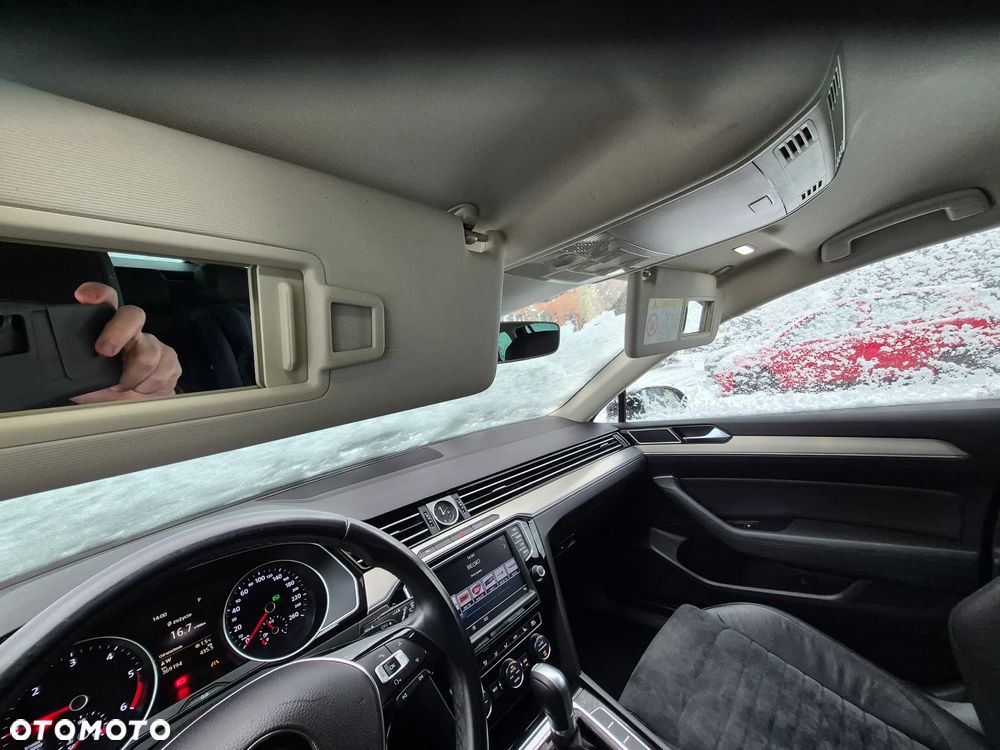 Volkswagen Passat 2.0 TDI SCR DSG Highline - 32