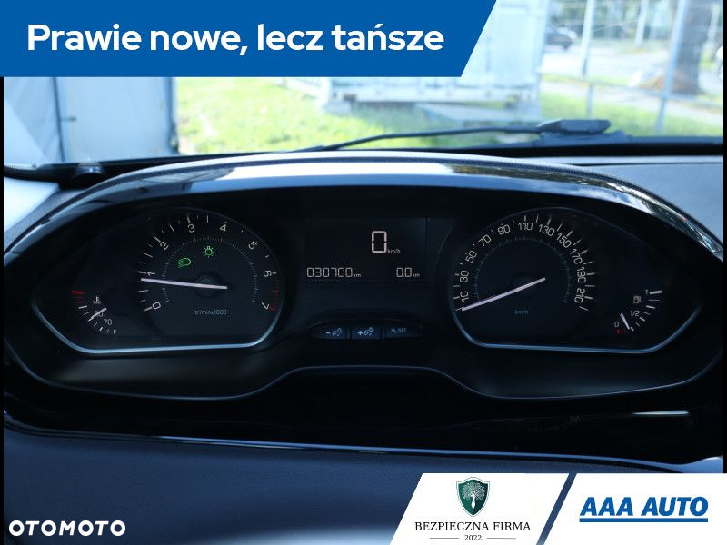 Peugeot 208 - 12