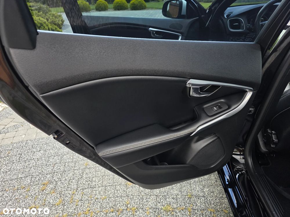 Volvo V40 D3 Geartronic RDesign - 21