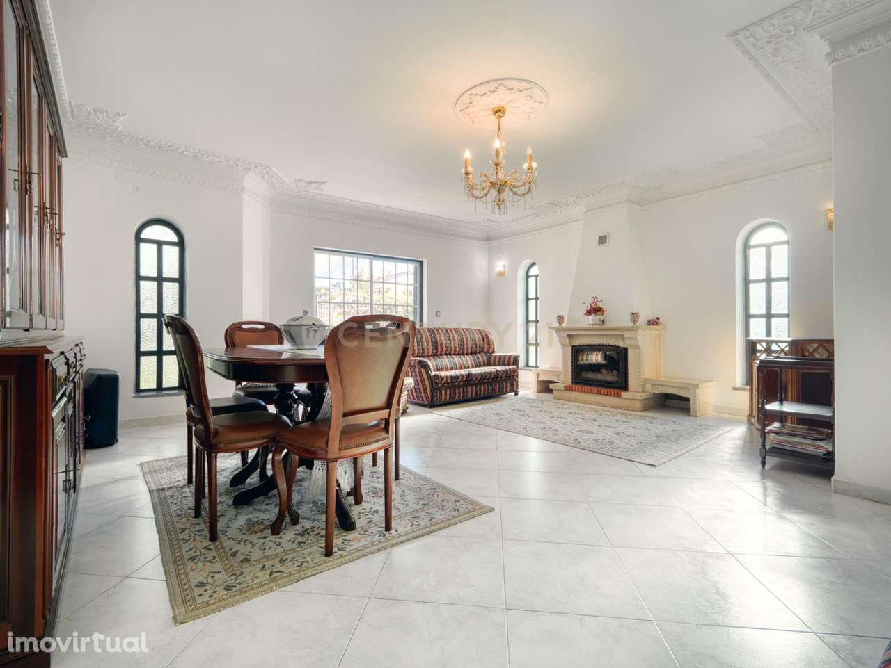 A Melhor Combinação entre Espaço e Localização — Moradia T5 Charneca d - Grande imagem: 2/26