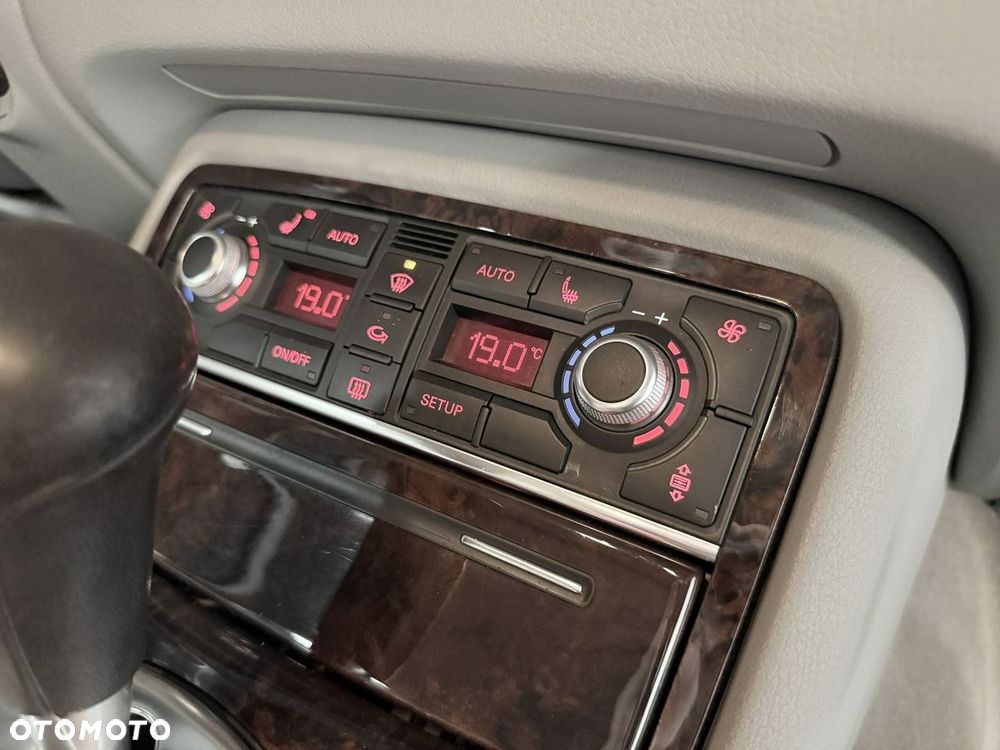 Audi A8 4.2 Quattro - 30