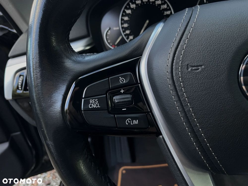 BMW Seria 5 520d - 23