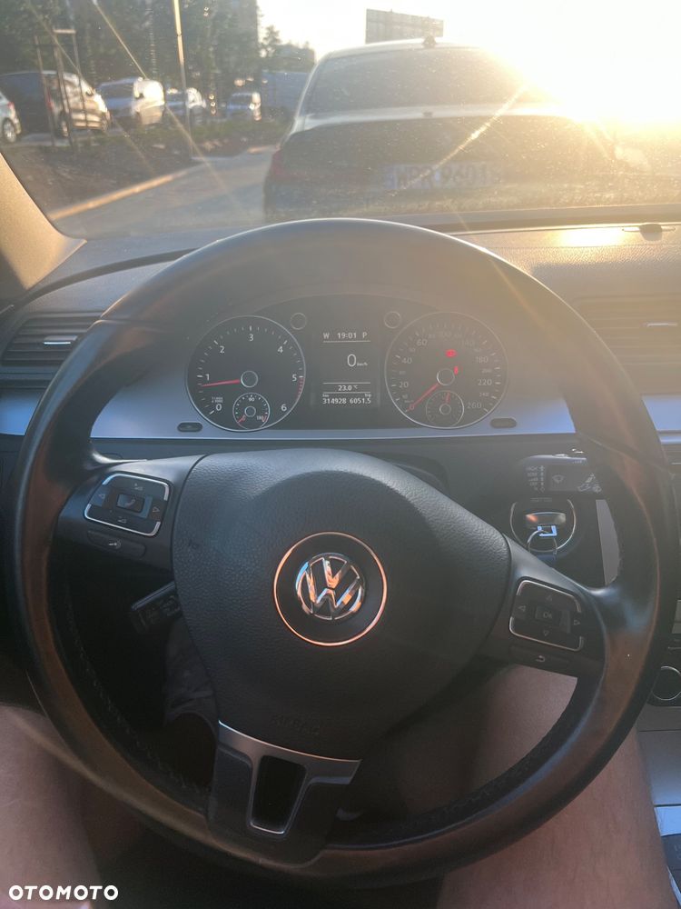 Volkswagen Passat - 9