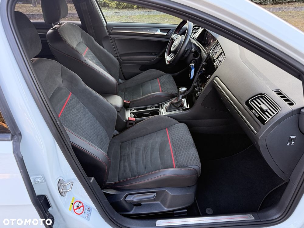 Volkswagen Golf GTI (BlueMotion Technology) DSG Performance - 19