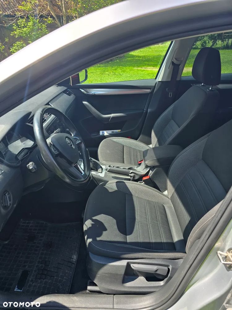 Skoda Octavia 1.6 TDI Ambition DSG - 8