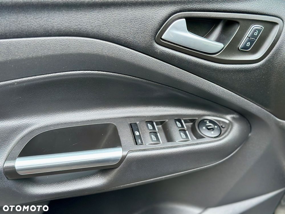 Ford Kuga 2.0 TDCi 2x4 Titanium - 18