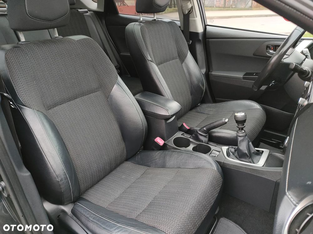 Toyota Auris 2.0 D-4D Premium - 12