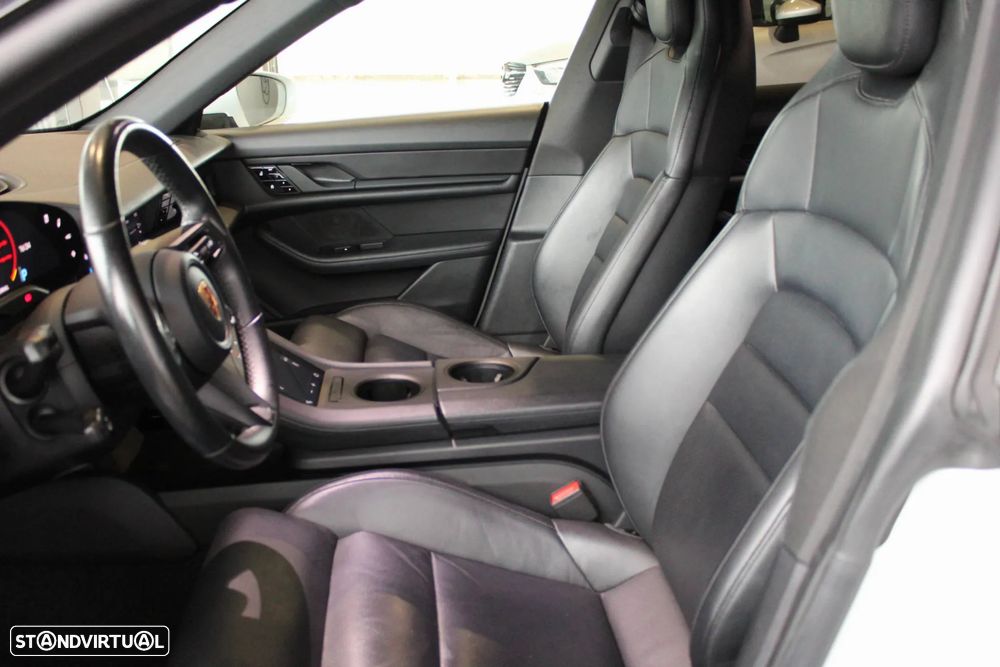 Porsche Taycan 4S - 11