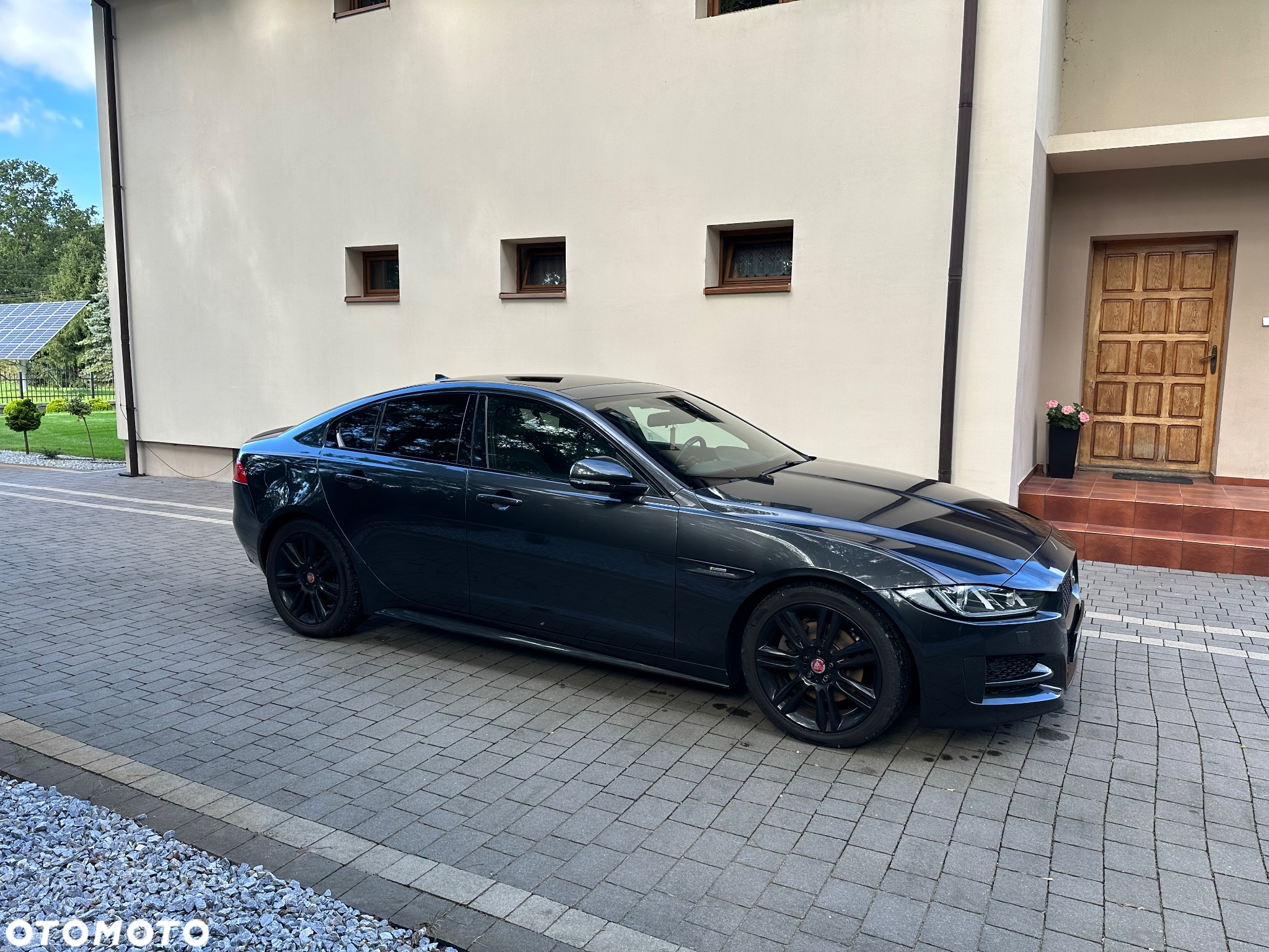 Jaguar XE 2.0 D R-Sport - 4
