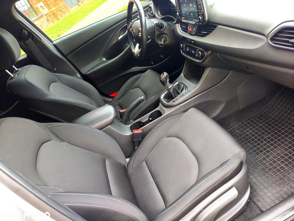 Hyundai i30 1.6 D Comfort - 16