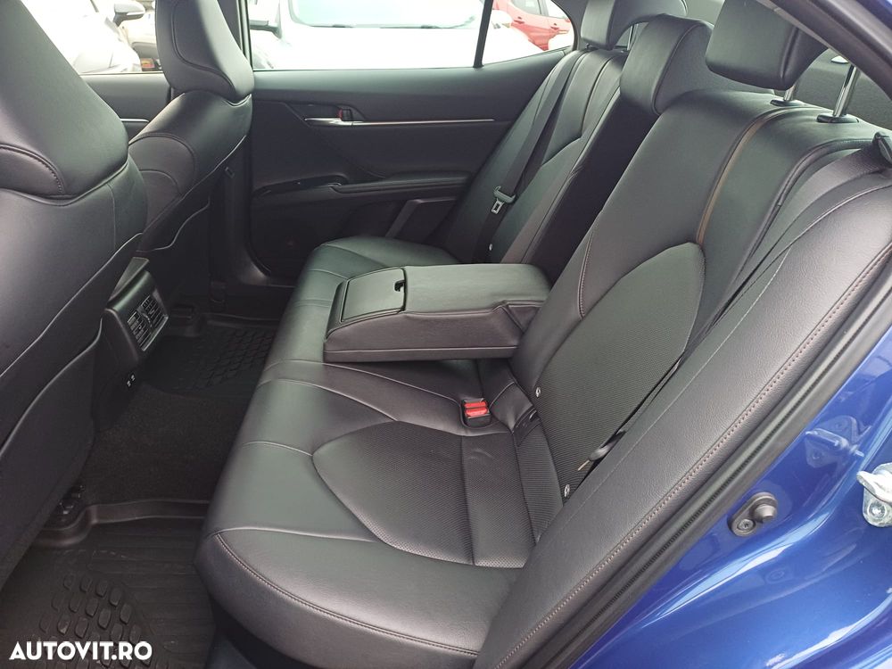 Toyota Camry 2.5 Hybrid Dynamic - 8