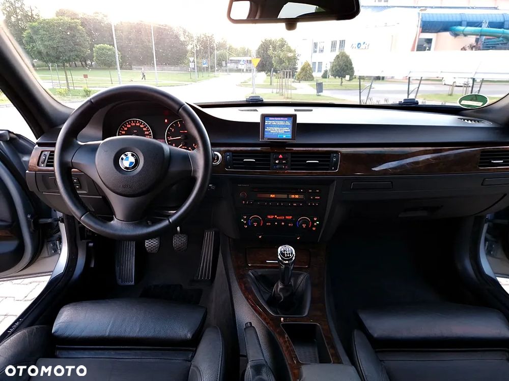 BMW Seria 3 320i - 26
