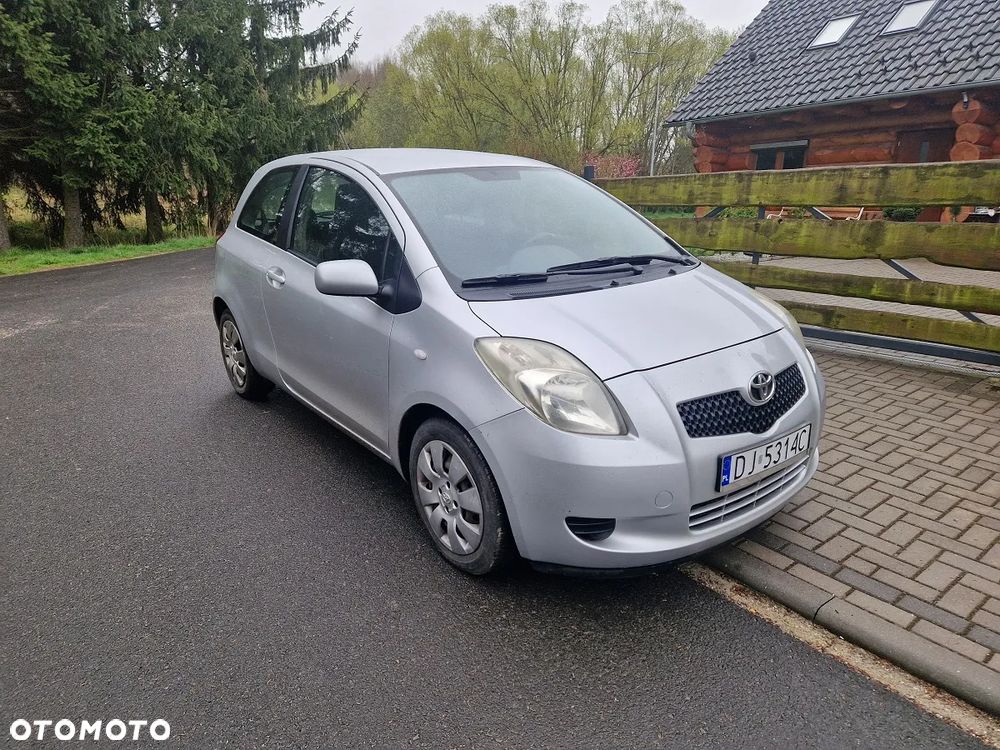 Toyota Yaris 1.3 Terra Gold - 1