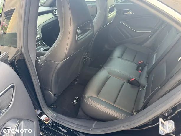 Mercedes-Benz CLA 250 4Matic 7G-DCT AMG Line - 25