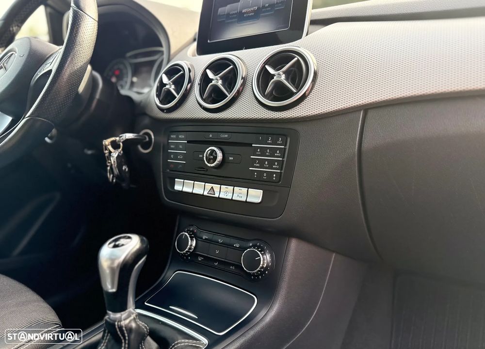 Mercedes-Benz B 180 d Style - 24