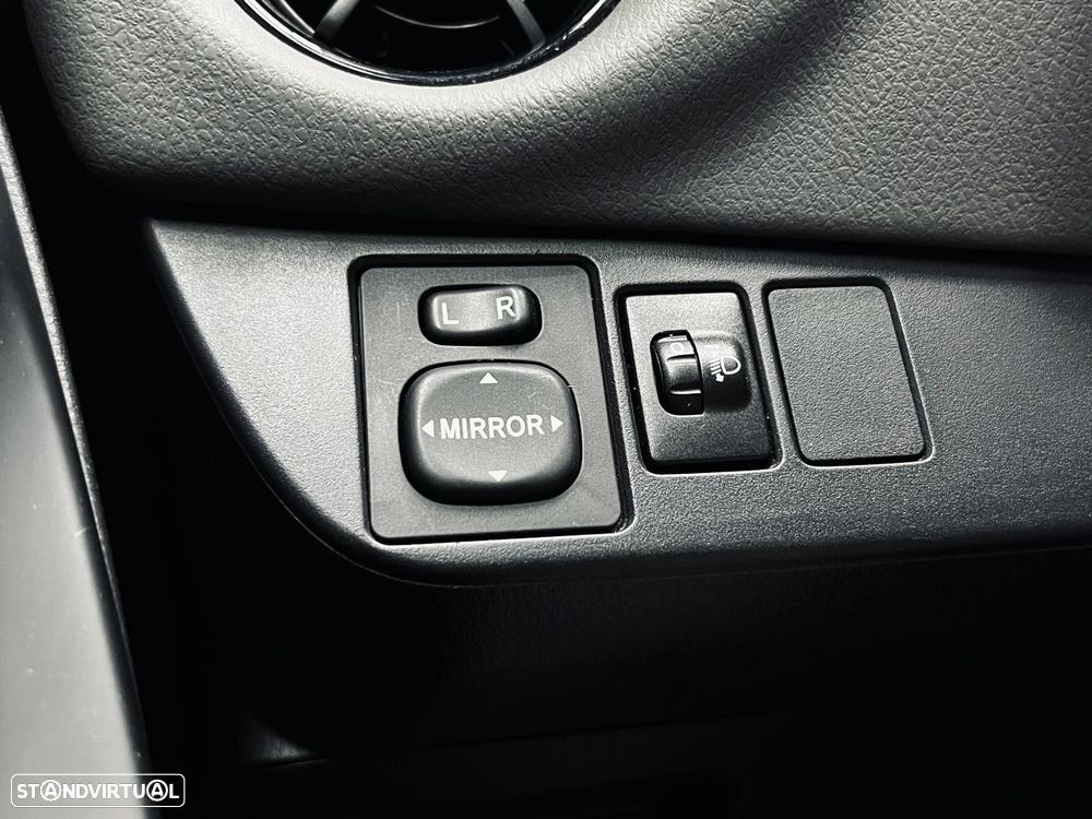 Toyota Yaris 1.5 HSD Comfort - 33