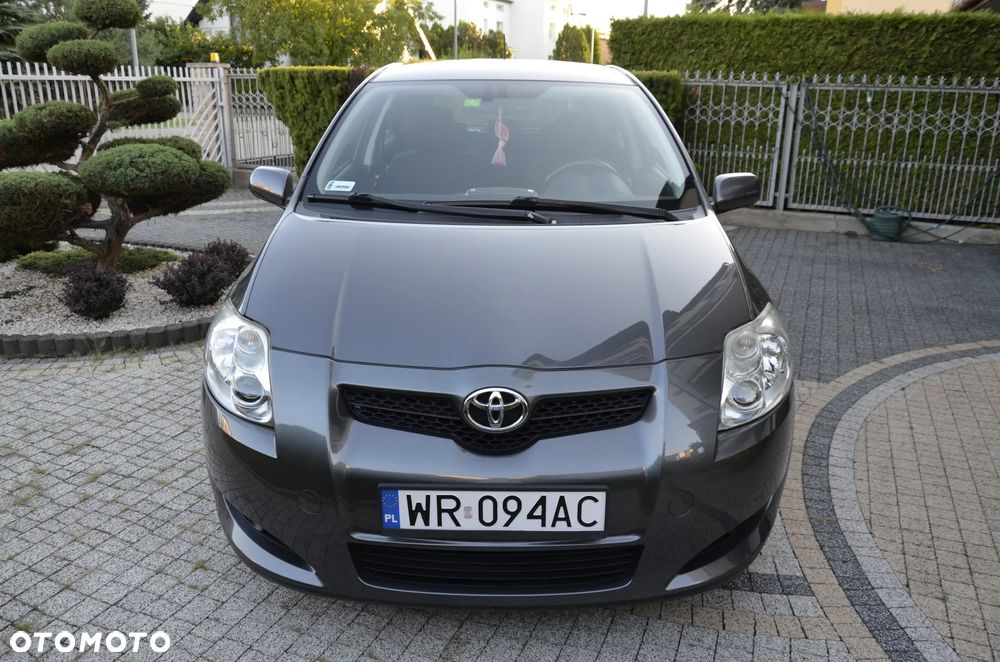 Toyota Auris 1.6 VVT-i Sol - 1