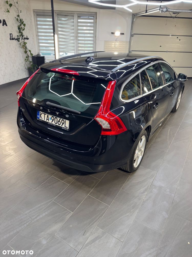 Volvo V60 D4 Momentum - 12