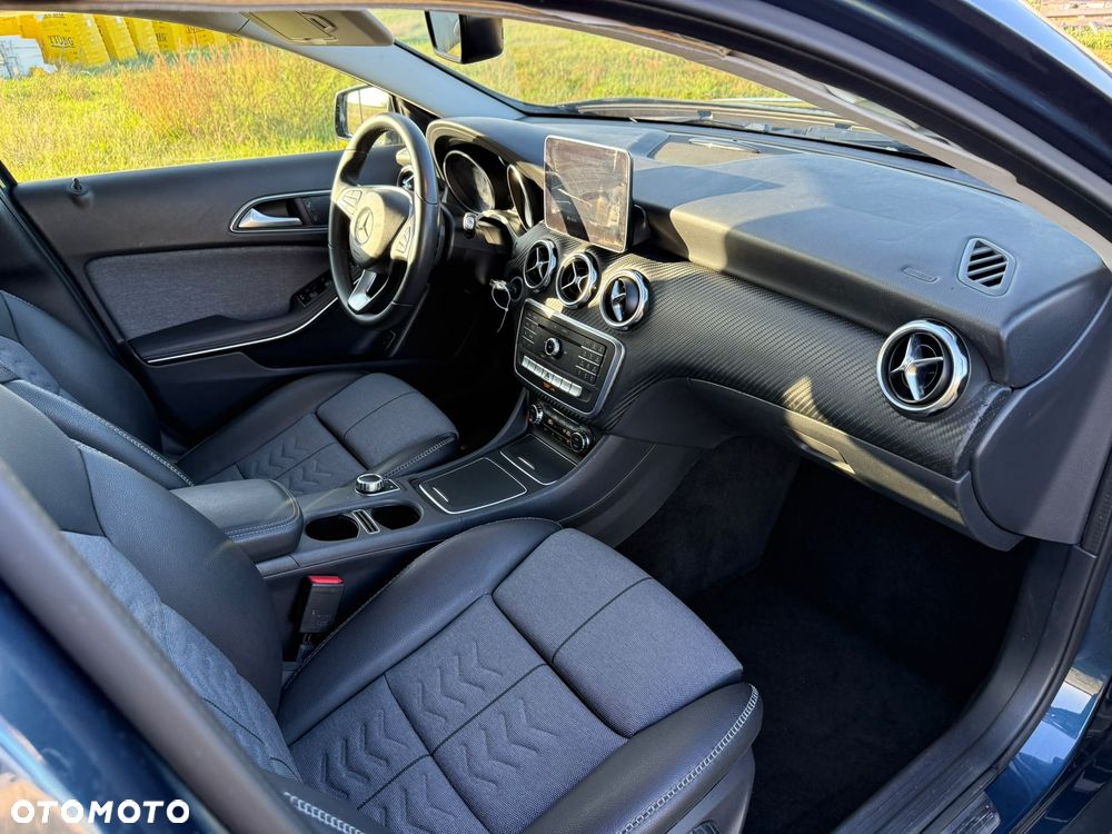 Mercedes-Benz GLA 200 7G-DCT Activity Edition - 14