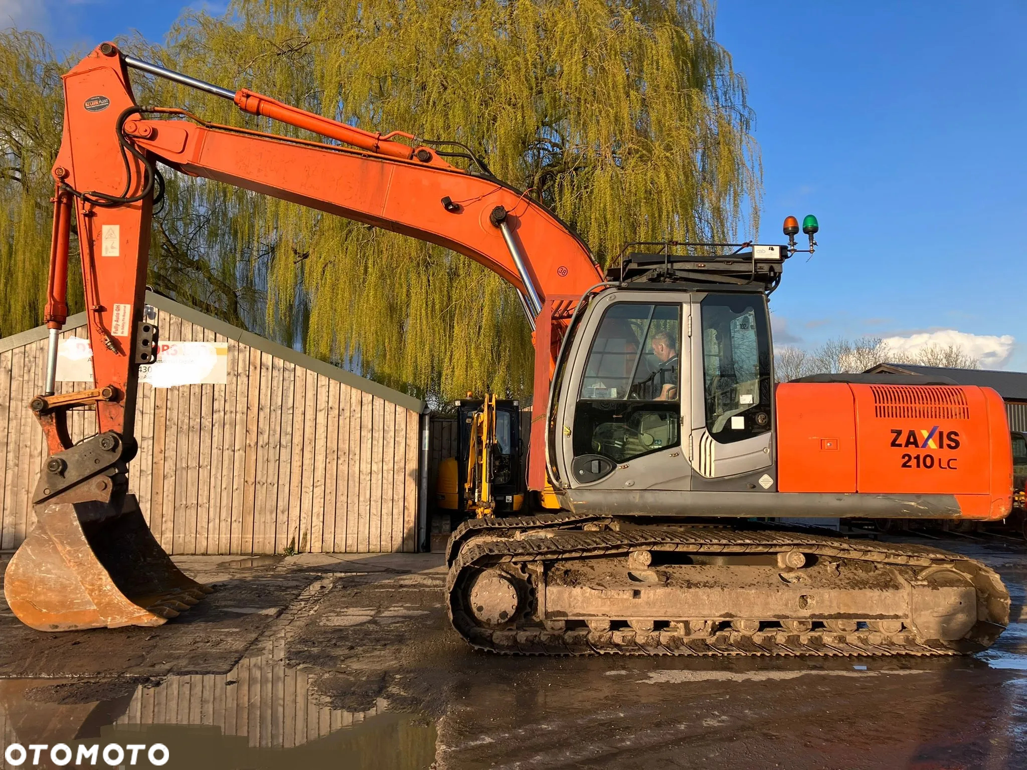Hitachi ZX210LC-3 - 2