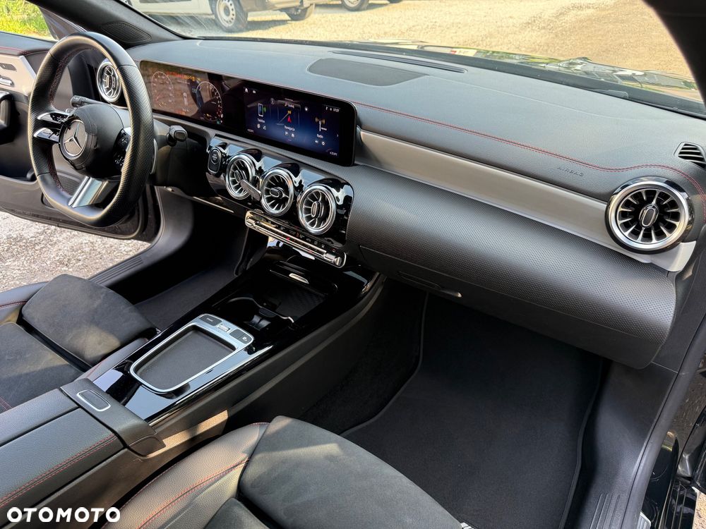 Mercedes-Benz CLA 250 e 8G-DCT AMG Line - 37