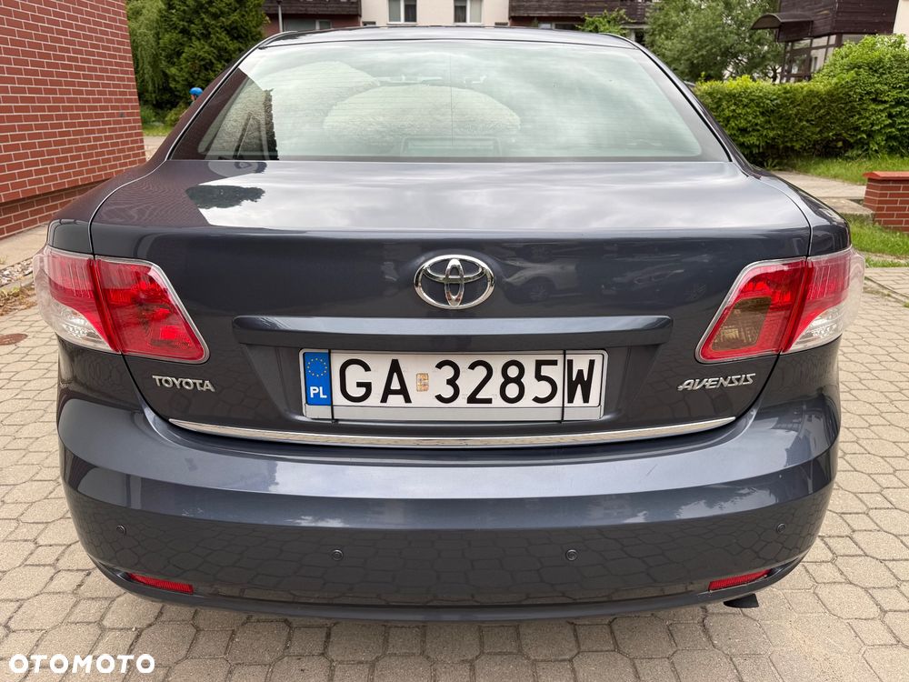 Toyota Avensis - 10