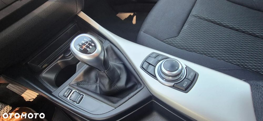 BMW Seria 1 116i - 22
