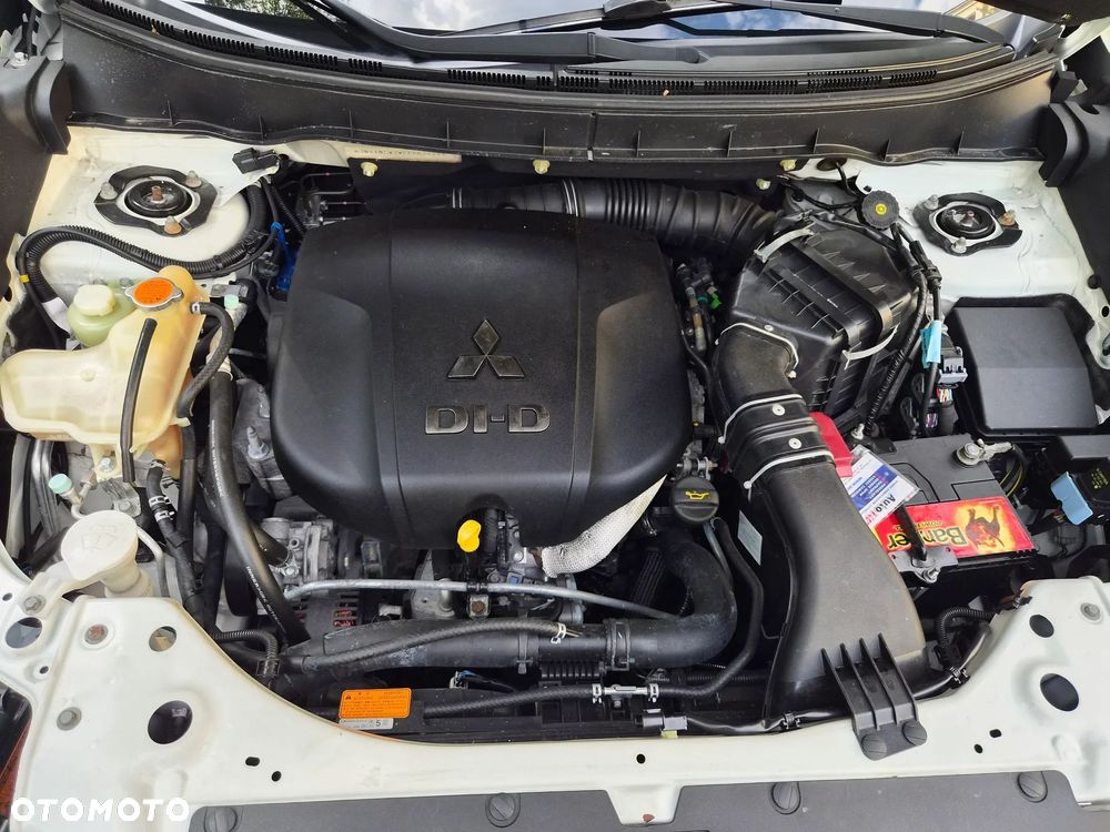 Mitsubishi Outlander 2.2 DI-D 4WD TC-SST Intense - 4