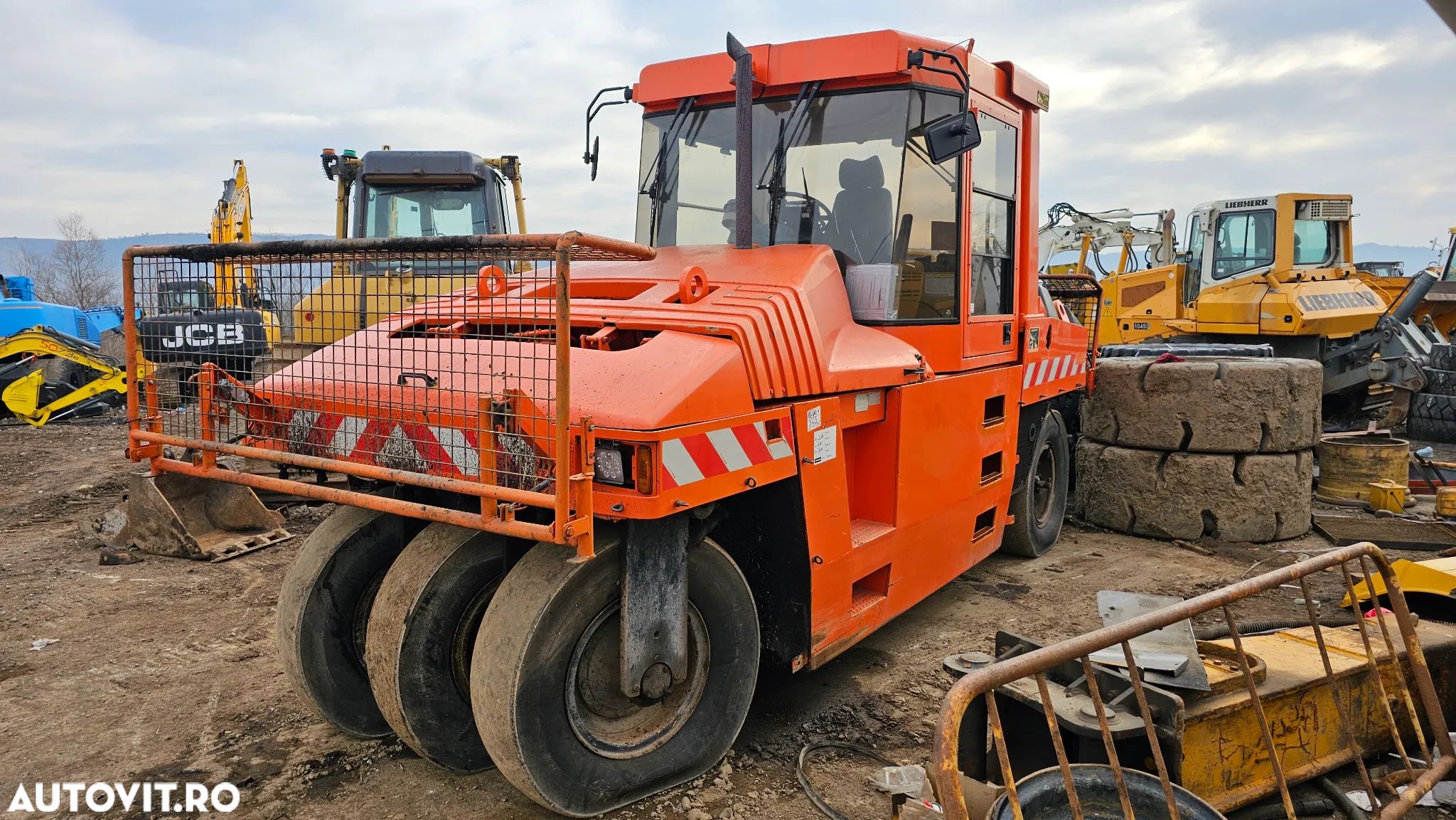 Caterpillar CAT PS 300 Cilindru compactor polipneu - 1