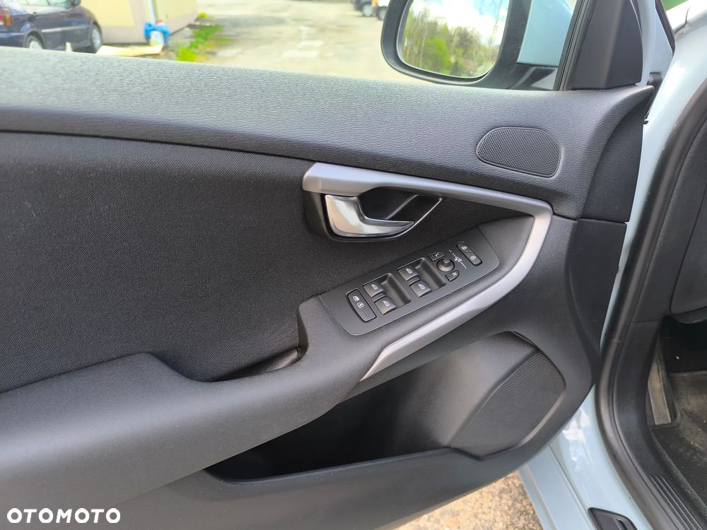 Volvo V40 D2 Momentum - 14