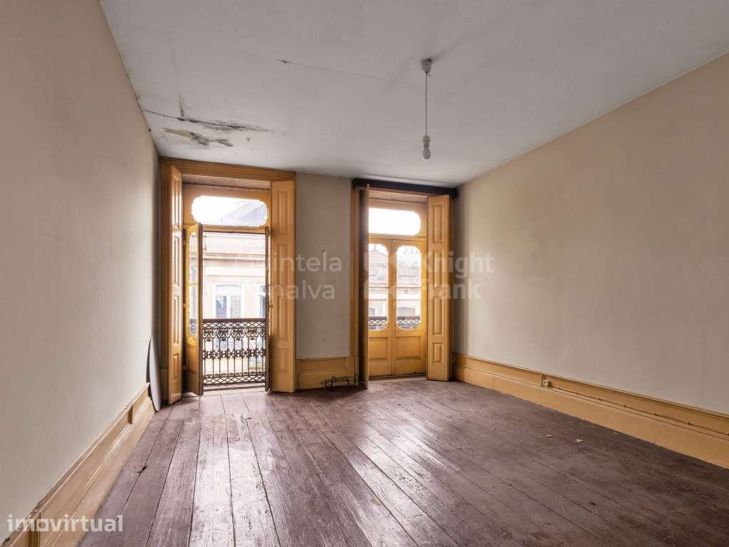 Prédio T8 devoluto com PIP aprovado na Baixa do Porto - Grande imagem: 3/24