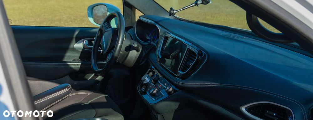 Chrysler Pacifica - 15