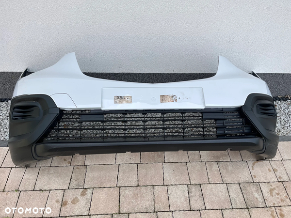 Opel Combo E zderzak przedni
