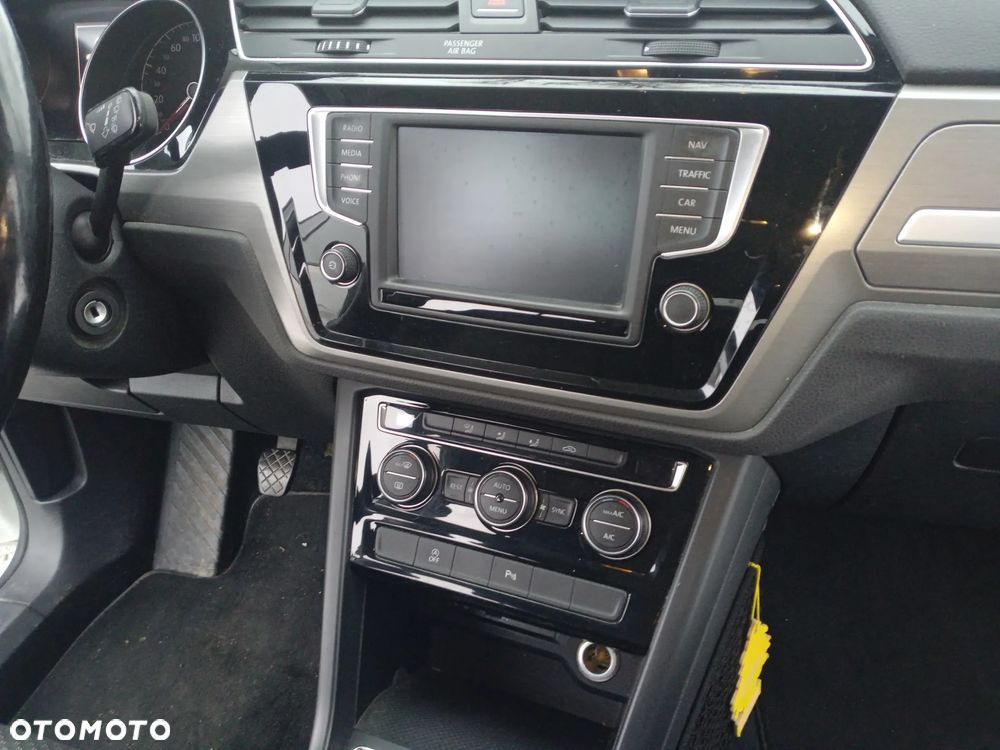 Volkswagen Touran 1.4 TSI (BlueMotion Technology) Highline - 4