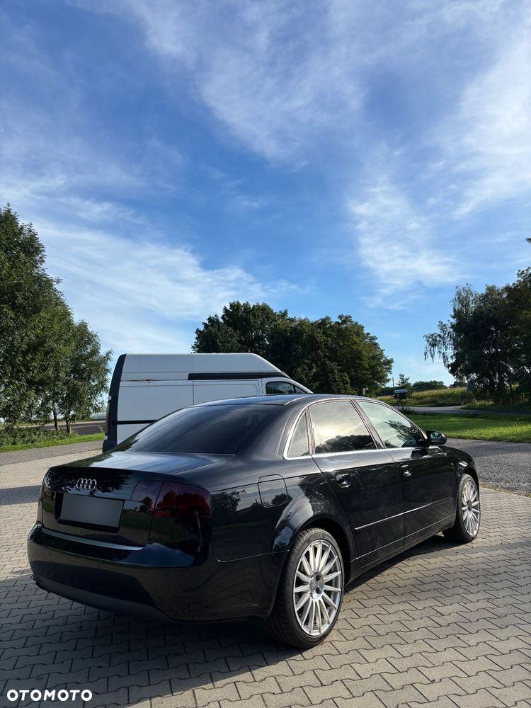 Audi A4 Limousine - 8