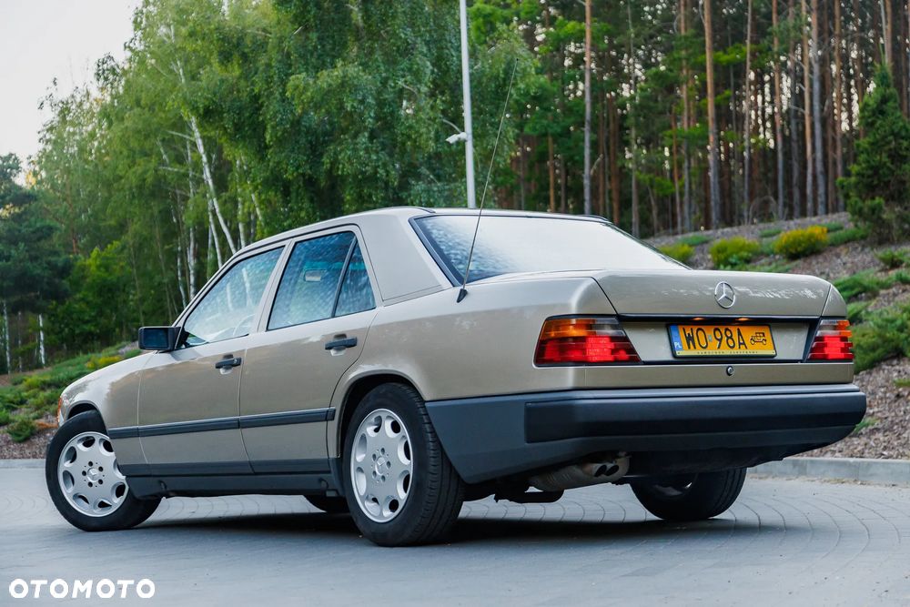 Mercedes-Benz W124 (1984-1993) - 23