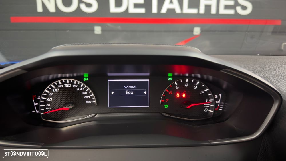 Peugeot 2008 PureTech 130 EAT8 Allure - 30
