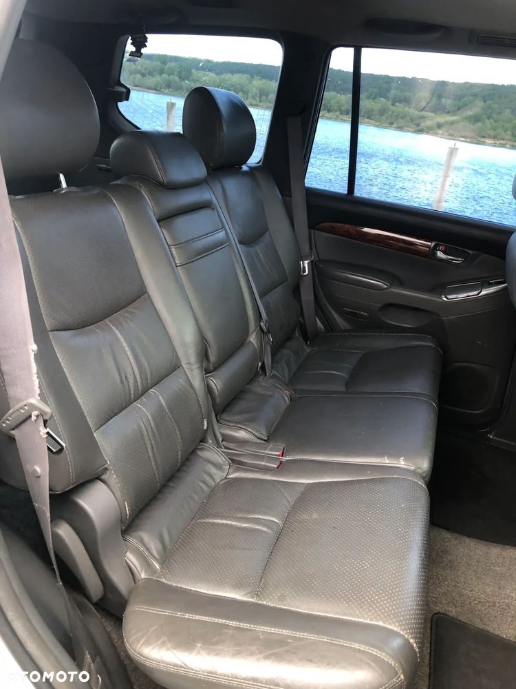 Toyota Land Cruiser - 36