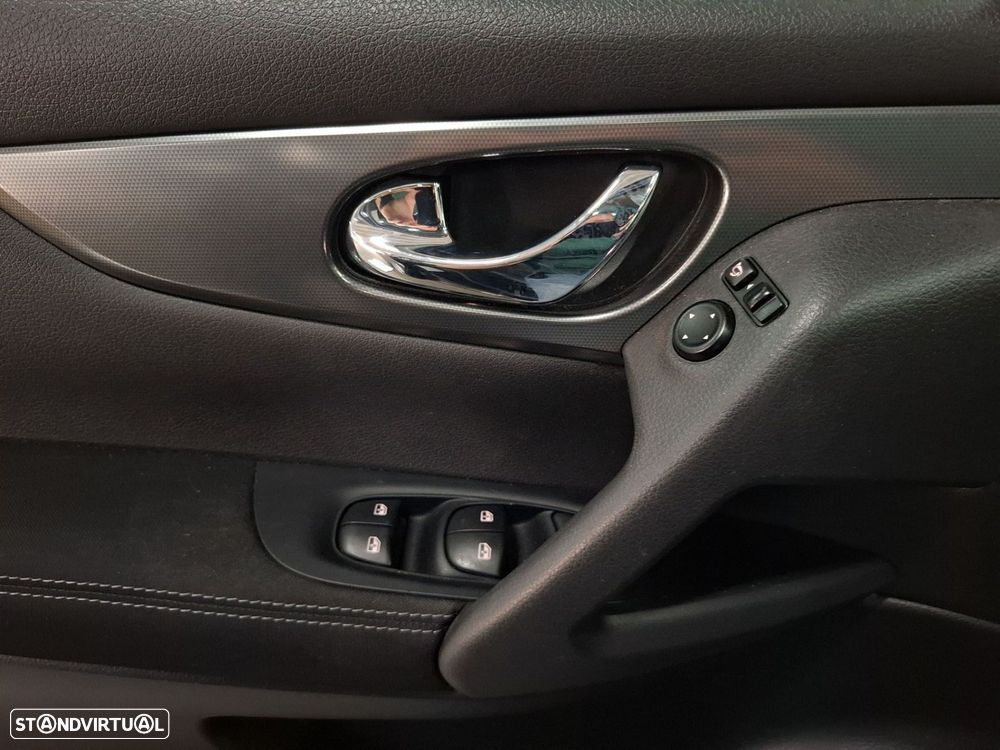 Nissan Qashqai 1.2 DIG-T N-Connecta 18 - 23