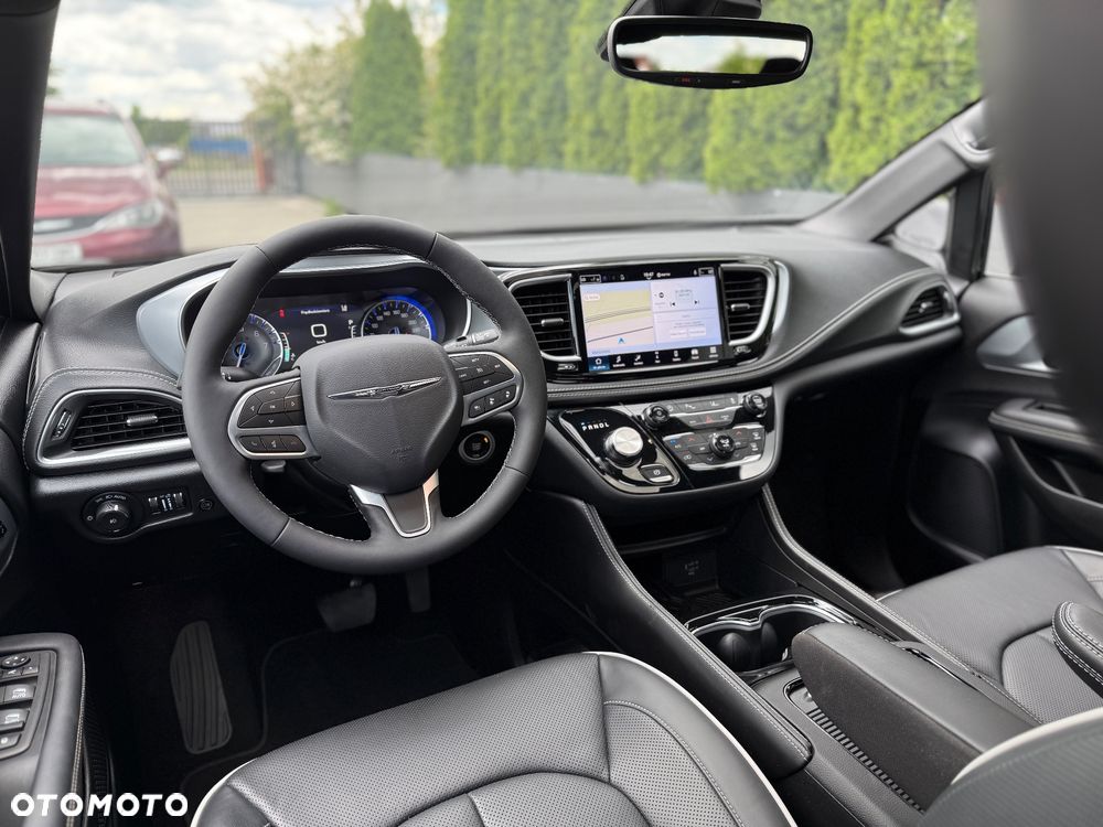 Chrysler Pacifica - 16