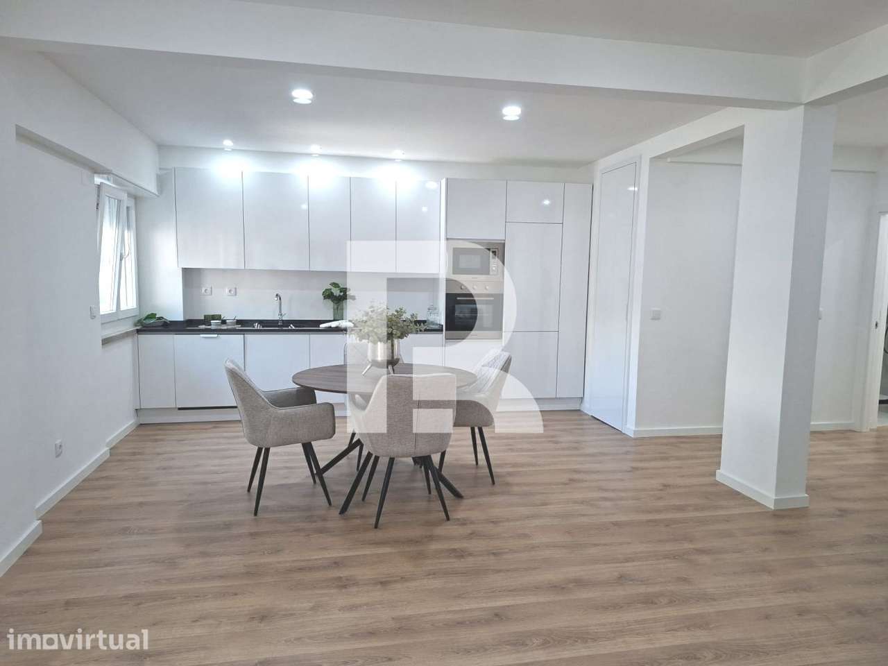 Apartamento T3 remodelado em Benfica - Grande imagem: 4/19