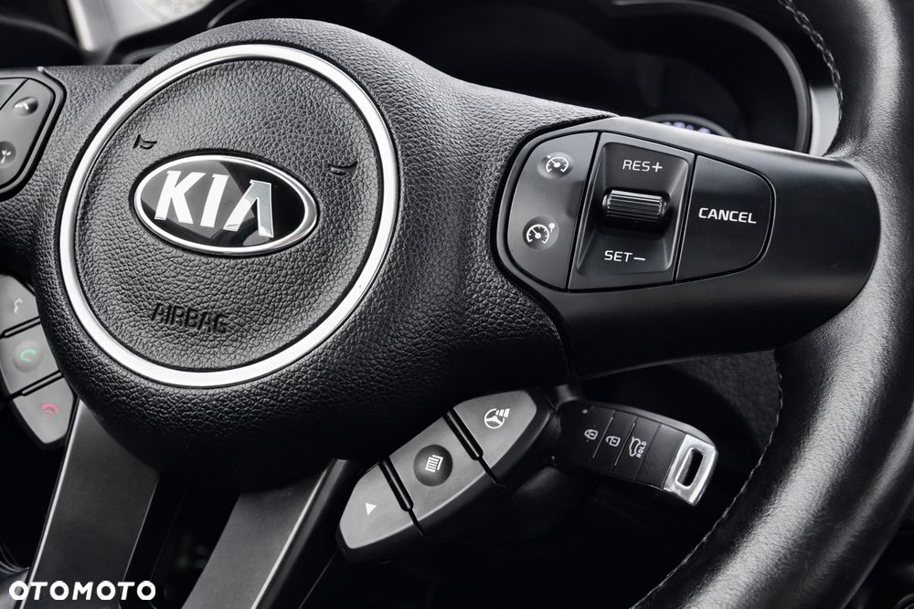 Kia Carens 1.7 CRDi 136 Dream Team Edition - 34