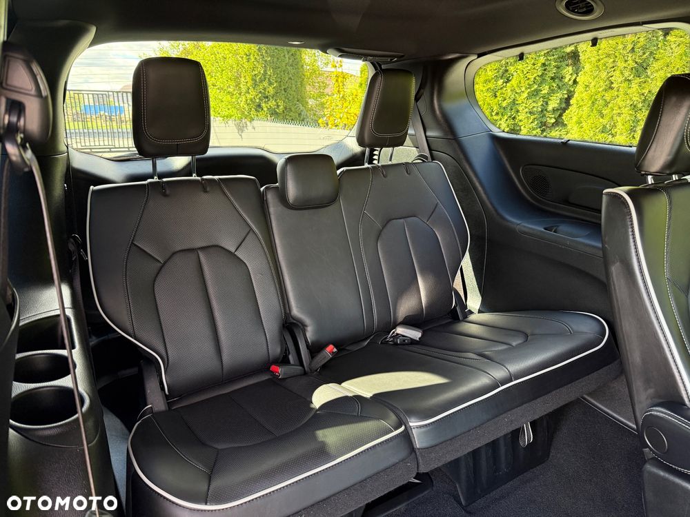Chrysler Pacifica - 23